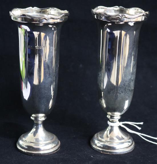 A pair of George V silver spill vases by Reid & Sons, London, 1923, 14.5cm.